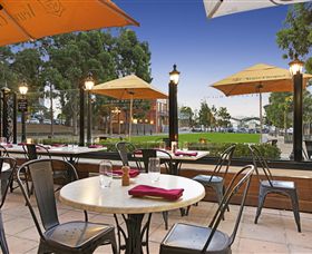 Customs House Restaurant And Wine Bar - E Caravan Parks 1