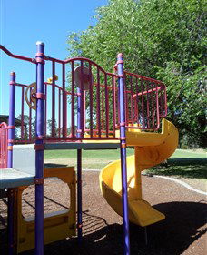Fadden Pines Playground - E Caravan Parks 2