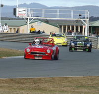 Wakefield Park Motor Racing Circuit - E Caravan Parks