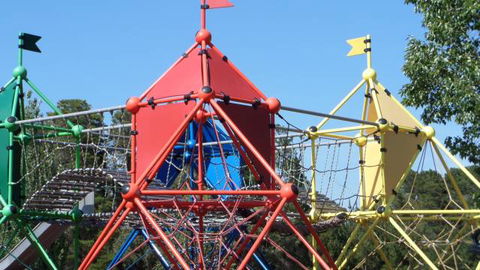 Fadden Pines Playground - E Caravan Parks 3