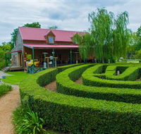 Amazement Farm and Fun Park / Cafe and Farmstay Accommodation - E Caravan Parks