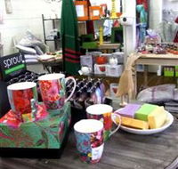 The Famous Tinonee Cafe and Gift Shop - E Caravan Parks