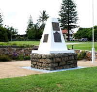 Dunwich War Memorial - E Caravan Parks