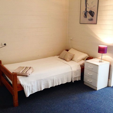 Estreet Guesthouse - E Caravan Parks 1