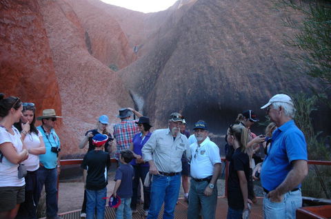 Uluru (Ayers Rock) And The Olgas Tour Including Sunset Dinner From Alice Springs - E Caravan Parks 6