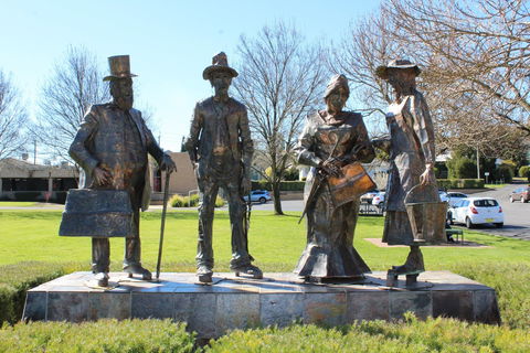 Dad, Dave, Mum And Mabel - E Caravan Parks 0