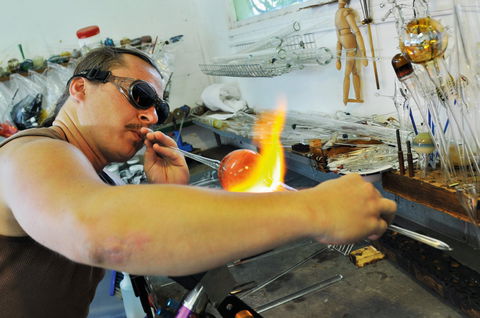 Alan Ussher Glassblowing Studio - E Caravan Parks 0