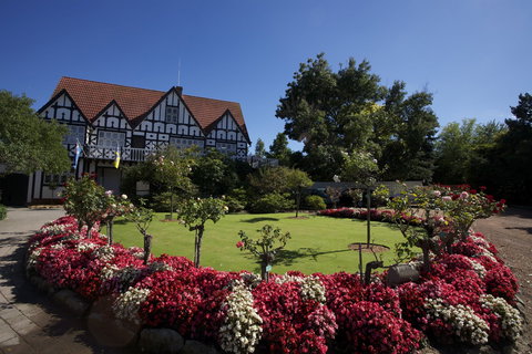 Cockington Green Gardens - E Caravan Parks 0