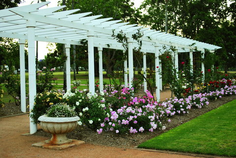 Newtown Park State Rose Garden - E Caravan Parks 1