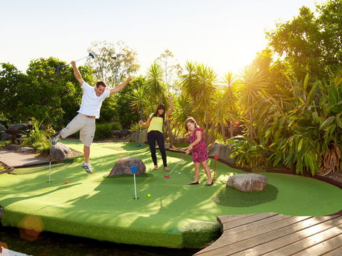 Victoria Park Golf Complex - E Caravan Parks 0