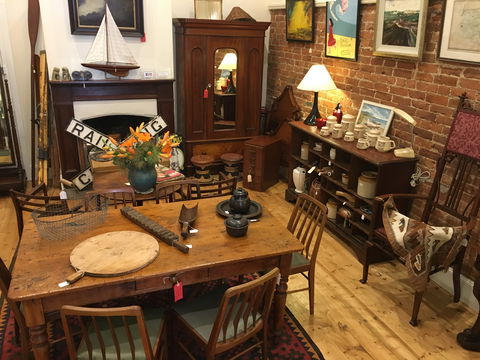 Braidwood Antiques - E Caravan Parks 1
