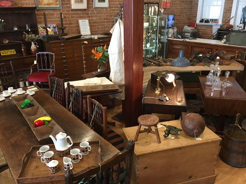 Braidwood Antiques - E Caravan Parks 2