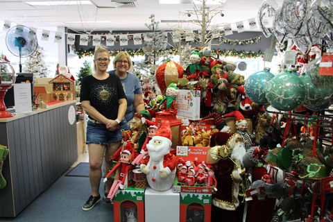 Mrs Claus And Santa - E Caravan Parks 1