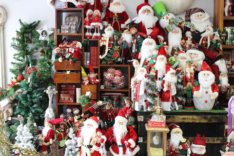 Mrs Claus And Santa - E Caravan Parks 2