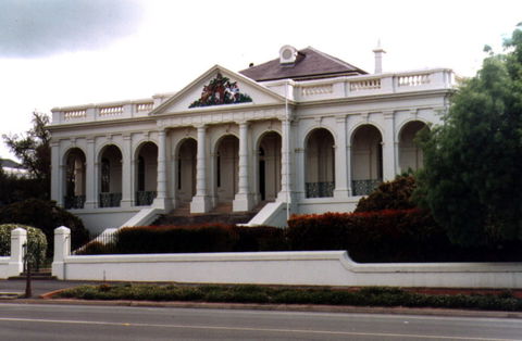 The Yass Courthouse - E Caravan Parks 1