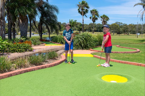 Port Macquarie Driving Range And Mini Golf - E Caravan Parks 2