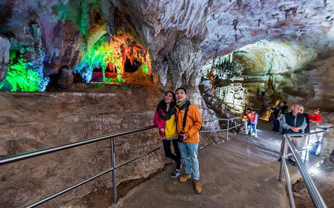 Jenolan Caves: Chifley Cave Tour - E Caravan Parks 5