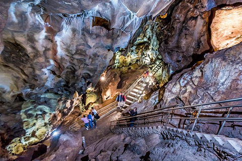 Jenolan Caves: Chifley Cave Tour - E Caravan Parks 3