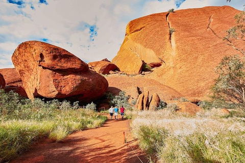 Explore Uluru: 7 Hours Guide Tour At Sunrise With Light Breakfast - E Caravan Parks 2