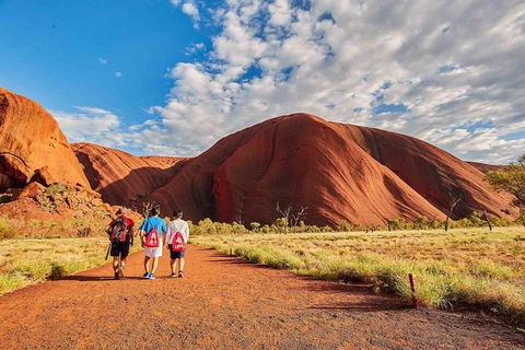 Explore Uluru: 7 Hours Guide Tour At Sunrise With Light Breakfast - E Caravan Parks 3