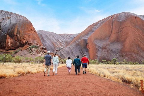 Explore Uluru: 7 Hours Guide Tour At Sunrise With Light Breakfast - E Caravan Parks 0