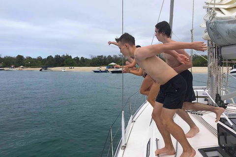 Sailing Curlew Escape On Moreton Bay - E Caravan Parks 11