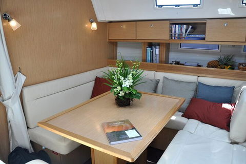 Sailing Curlew Escape On Moreton Bay - E Caravan Parks 14