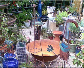 Leaf & Stone Garden Gallery - E Caravan Parks 0