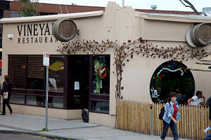 Vineyard Restaurant - E Caravan Parks 0