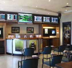 Forest Lake Hotel - E Caravan Parks 3
