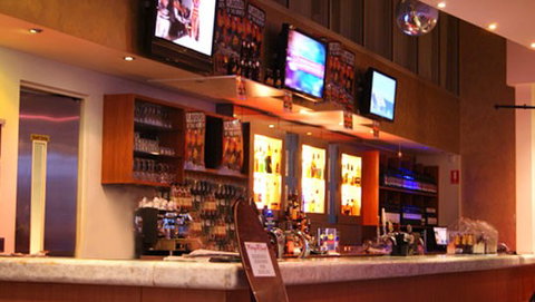 Ferry Road Tavern - E Caravan Parks 2