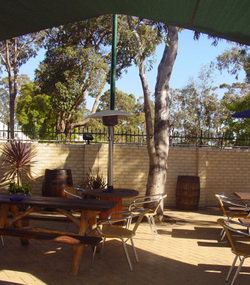 Hale Road Tavern - E Caravan Parks 2