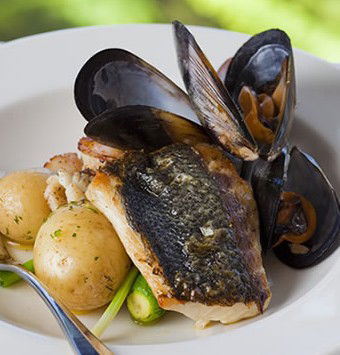 Chris's Beacon Point Restaurant - E Caravan Parks 3