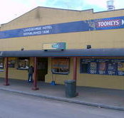The Lake George Hotel - E Caravan Parks