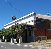 Red Hill Hotel - E Caravan Parks