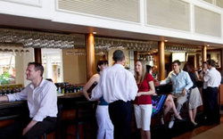 Cairns International Lobby Bar - E Caravan Parks 0