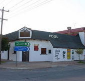 Black Lion Inn Hotel - E Caravan Parks