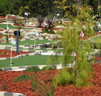 18 Hole Mini Golf - Club Husky - E Caravan Parks