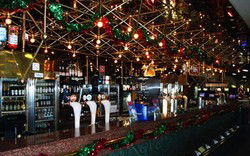The Juniors - Starlight Bar - E Caravan Parks 0