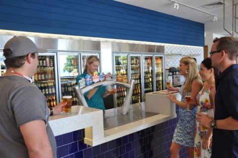 Beach House Hotel - E Caravan Parks 3