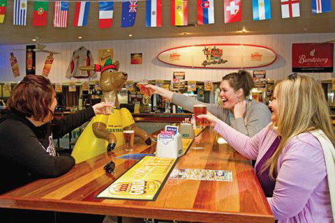 Hoey Moey–Park Beach Hotel - E Caravan Parks 3