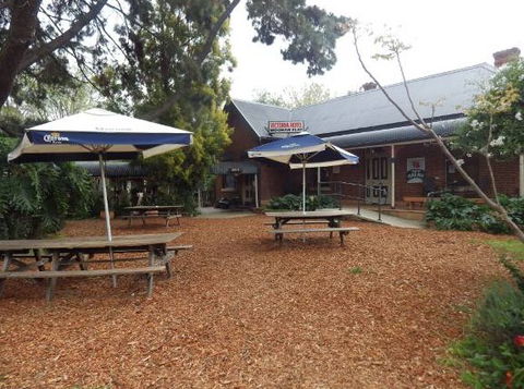 Victoria Hotel - E Caravan Parks 0