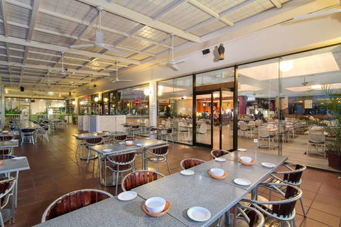 Charlie’s Seafood Buffet - E Caravan Parks 3