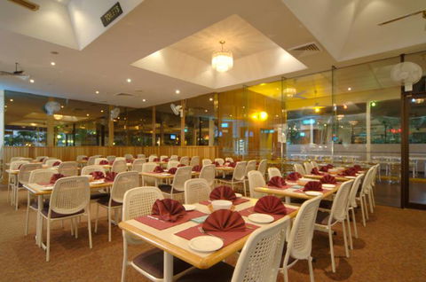 Charlie’s Seafood Buffet - E Caravan Parks 4