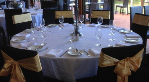 Pasfields Restaurant - E Caravan Parks 1