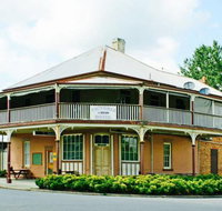 The Victoria Hotel Hinton - E Caravan Parks