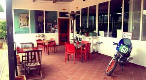 Rockabellas Roadside Diner - E Caravan Parks 1