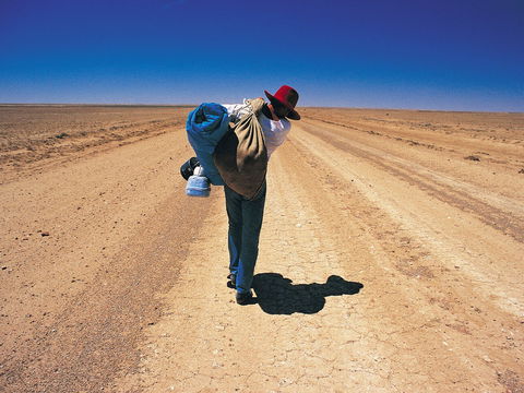 A Portrait Of Australia: Stories Through The Lens Of Australian Geographic - E Caravan Parks 0