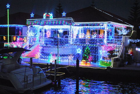 Christmas Lights Cruise - E Caravan Parks 2
