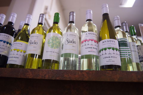 Beer And Wine O'Clock At Club Boutique Hotel Cunnamulla - E Caravan Parks 1
